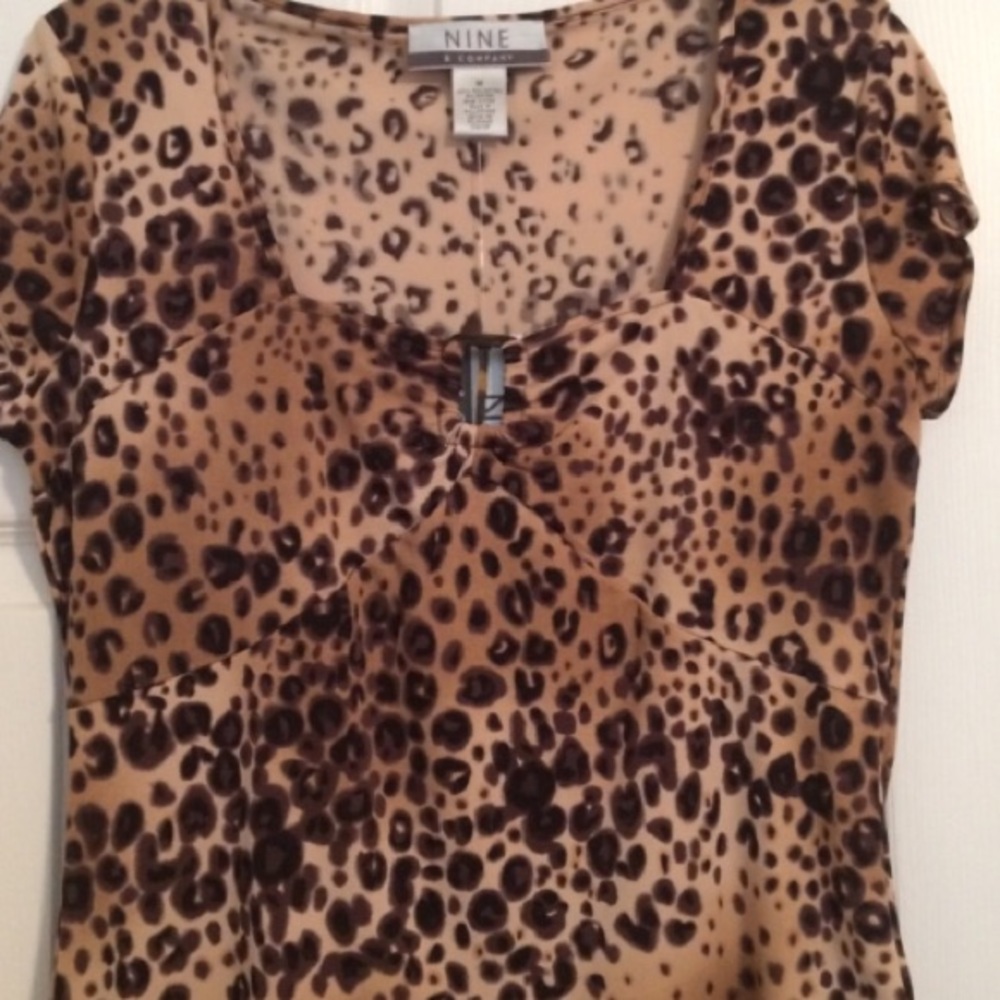 Shirt sleeve black and brown cheetah print top